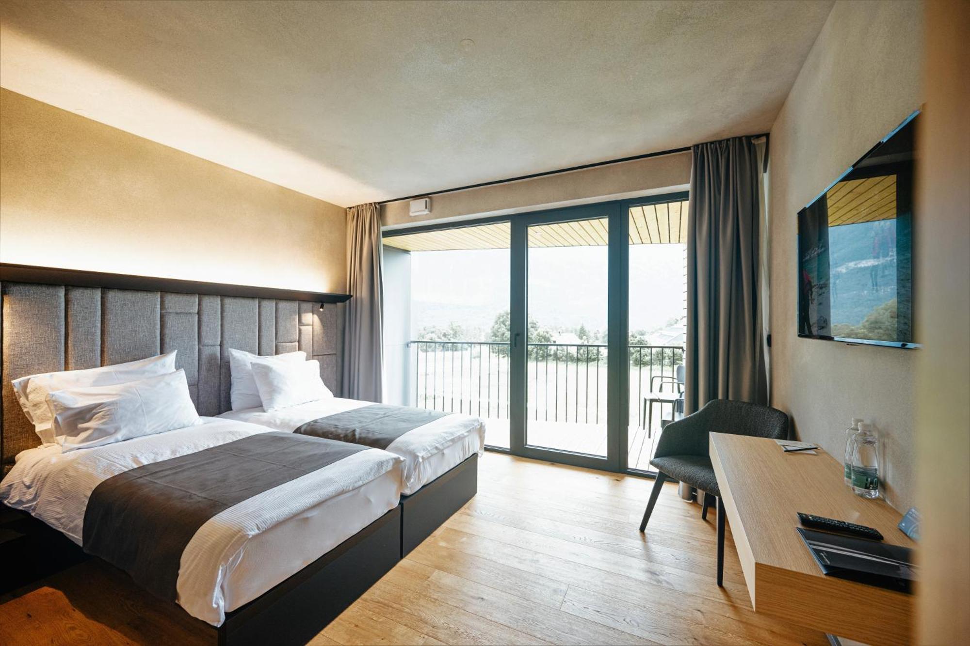 בובק Hotel Soca מראה חיצוני תמונה